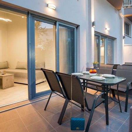 Mr & Mrs K Lofts Apartment Potos Exterior photo