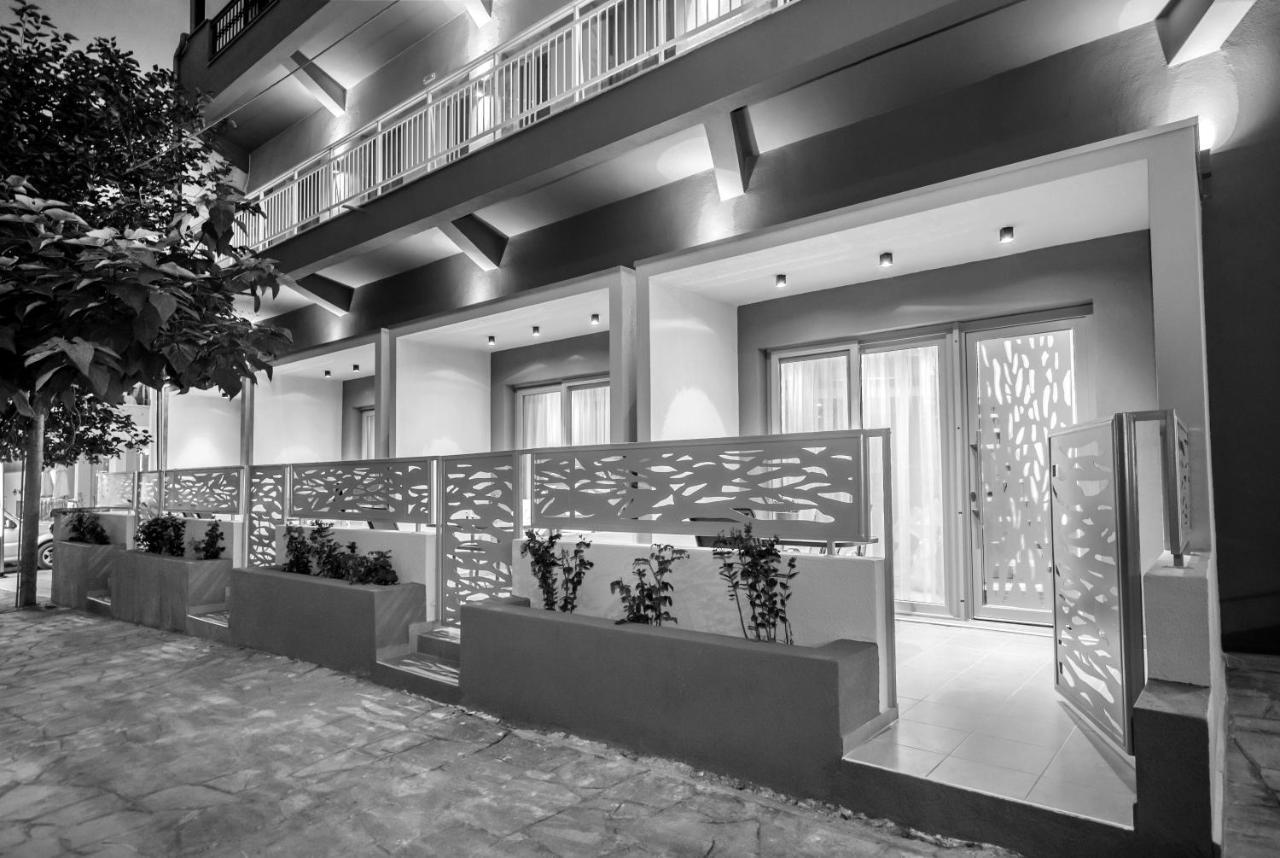 Mr & Mrs K Lofts Apartment Potos Exterior photo