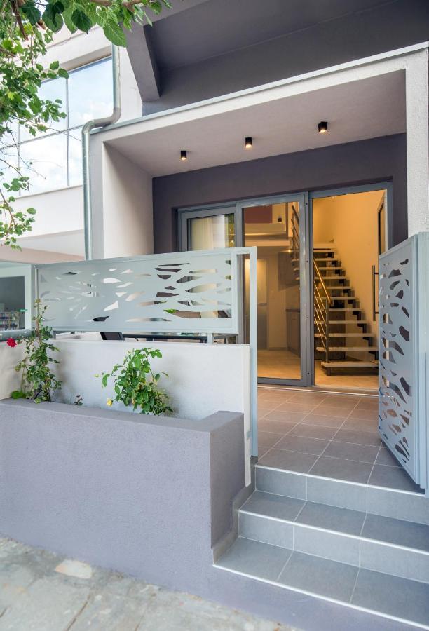 Mr & Mrs K Lofts Apartment Potos Exterior photo