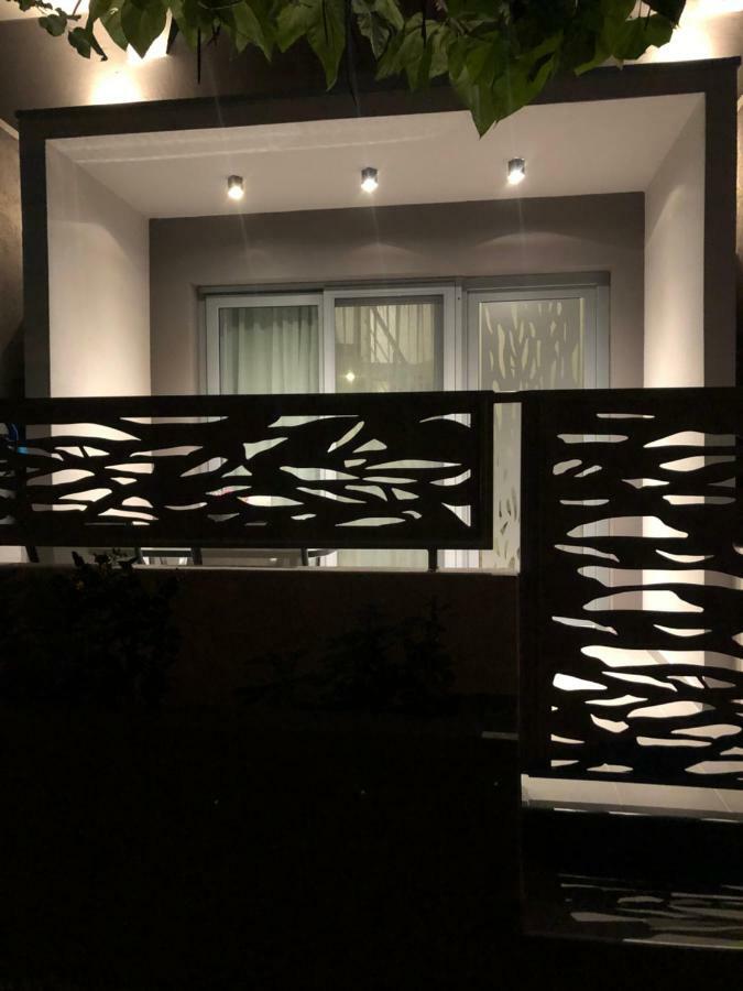 Mr & Mrs K Lofts Apartment Potos Exterior photo