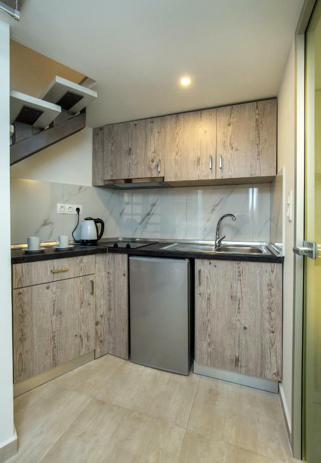 Mr & Mrs K Lofts Apartment Potos Exterior photo
