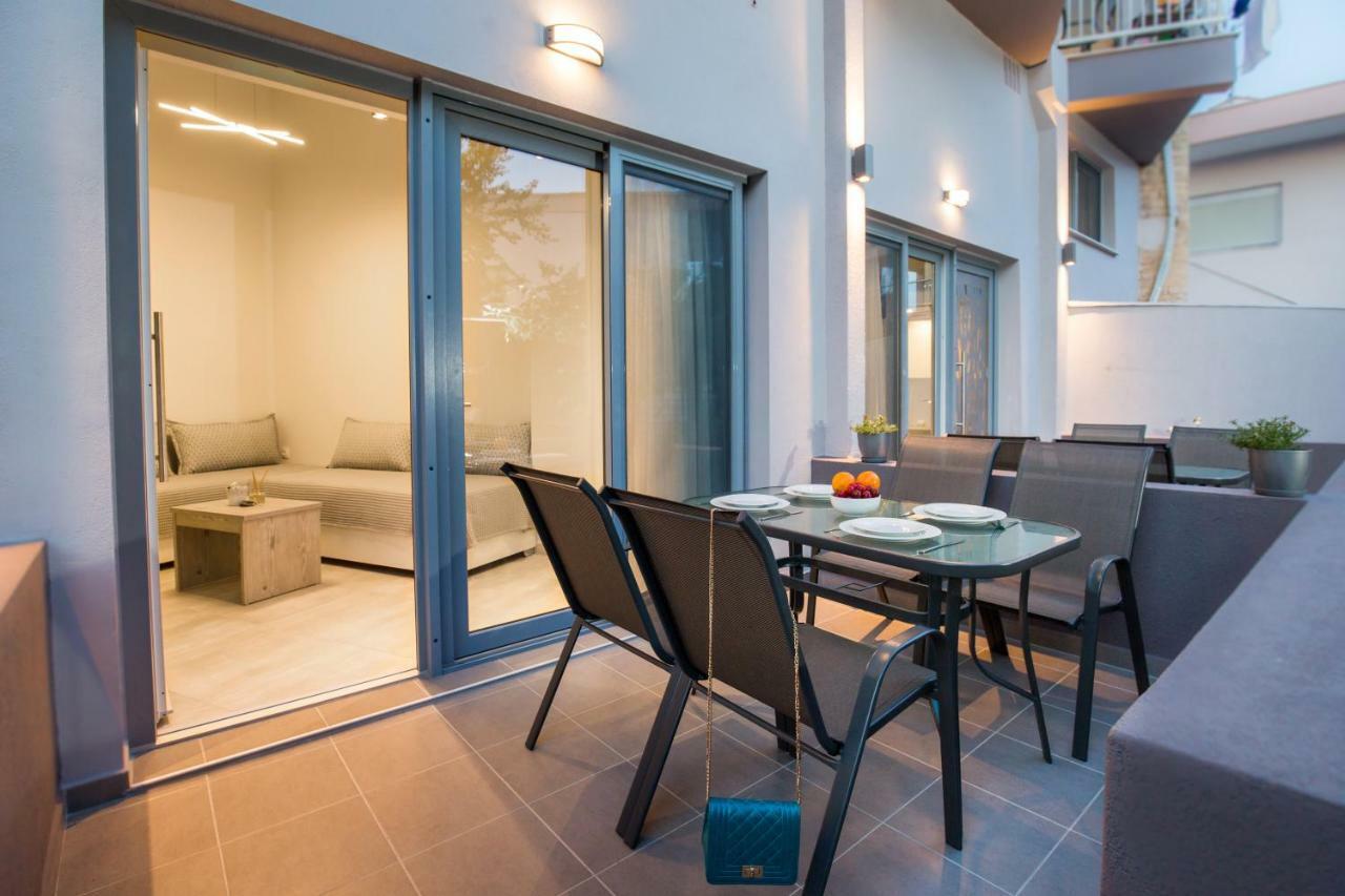 Mr & Mrs K Lofts Apartment Potos Exterior photo